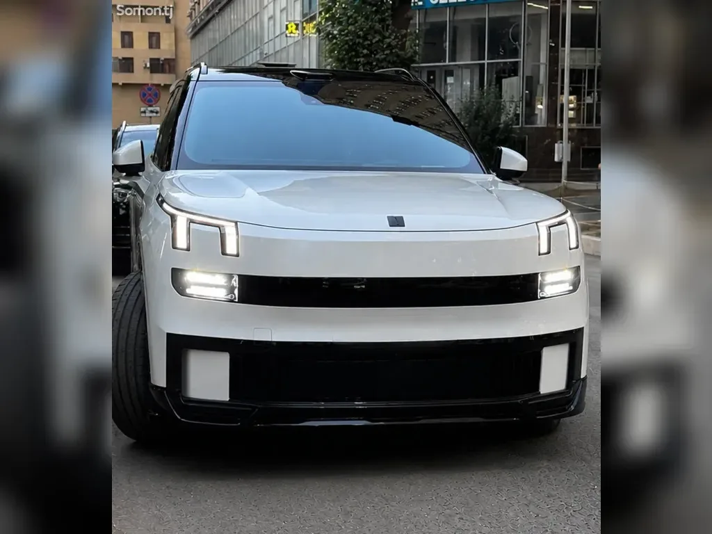 Lynk & Co 900 EM-P