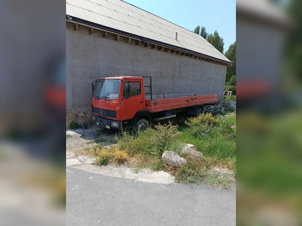Бортовой грузовик Mercedes-Benz 817