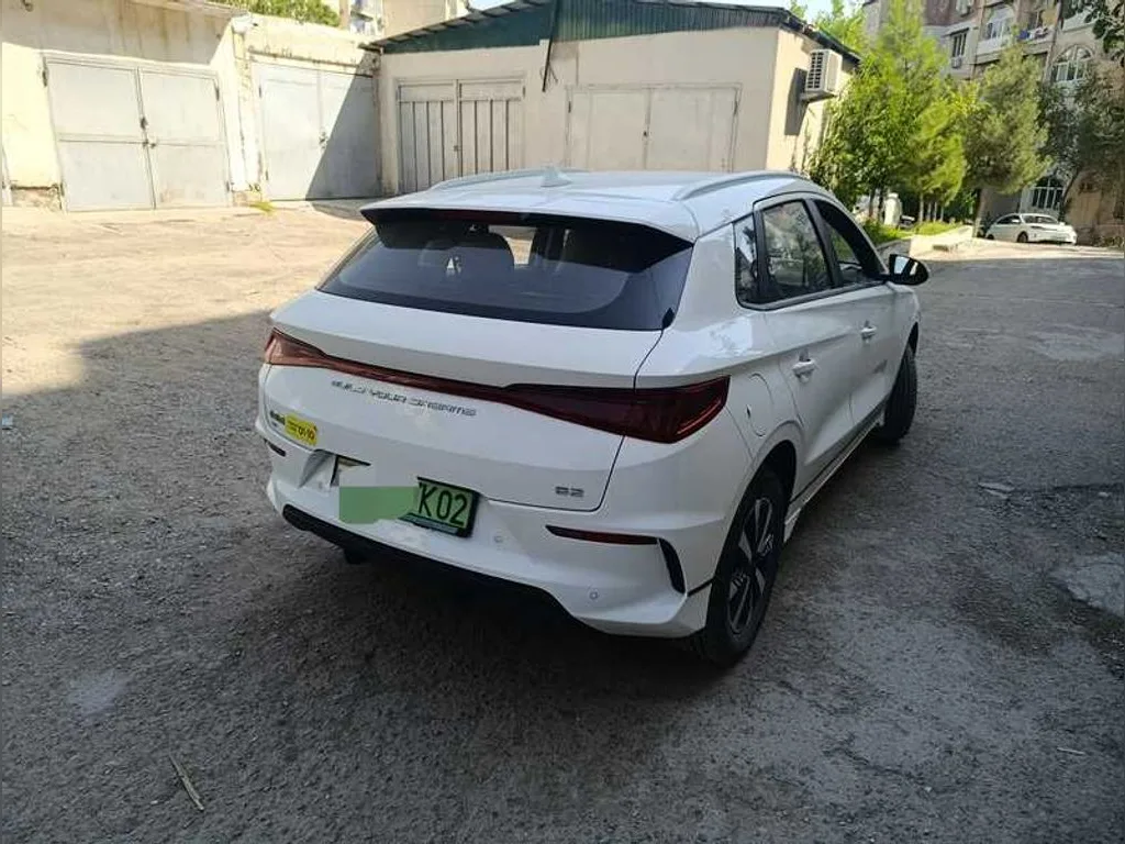 BYD E2