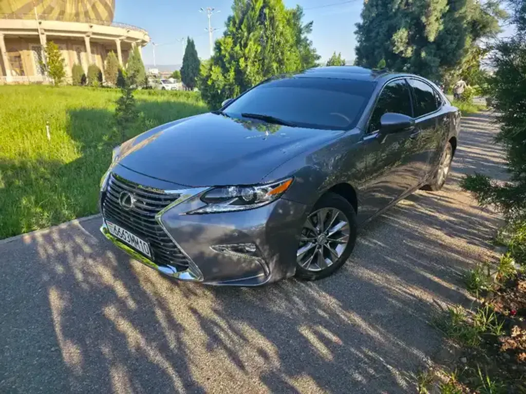 Lexus ES