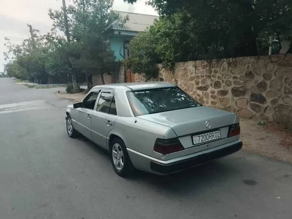 Mercedes-Benz W124