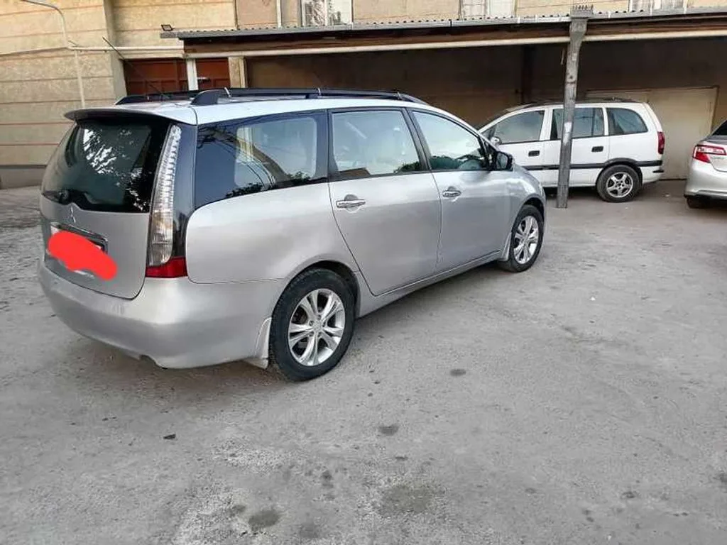 Mitsubishi Grandis