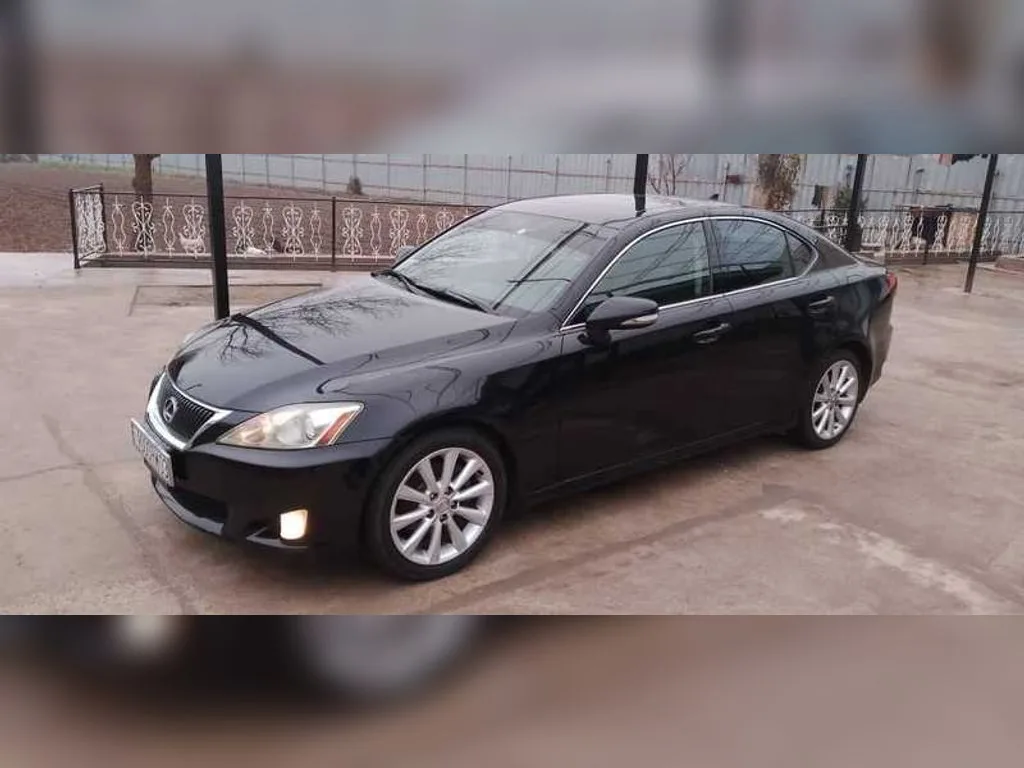 Lexus IS