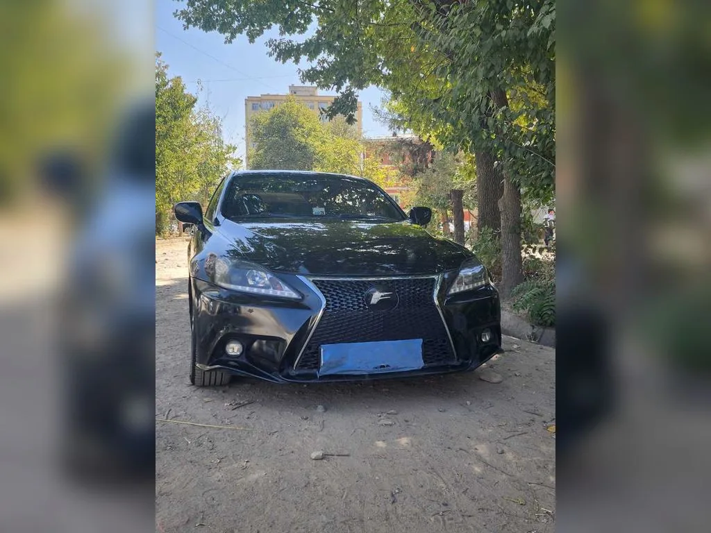 Lexus IS