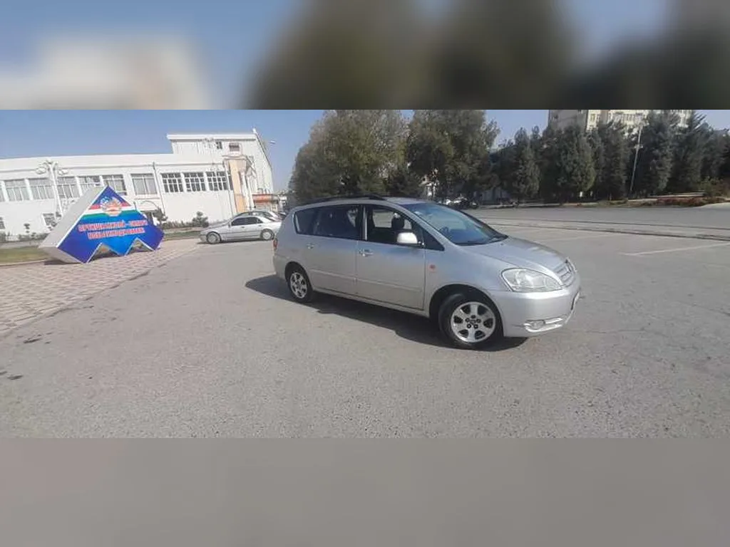 Toyota Avensis Verso