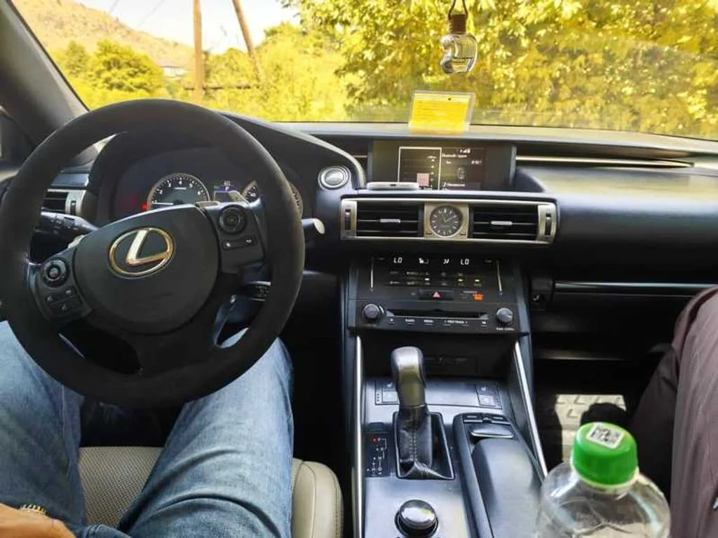 Lexus IS