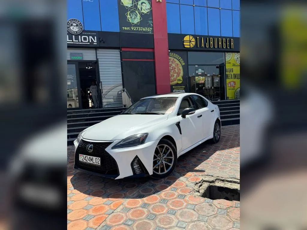 Lexus IS