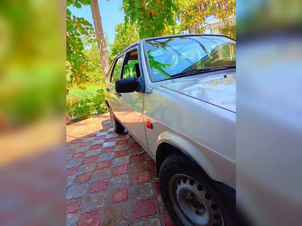 Lada 21099