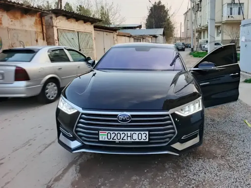 BYD E9