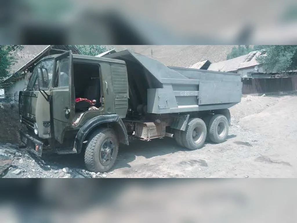 Самосвал КАМАЗ