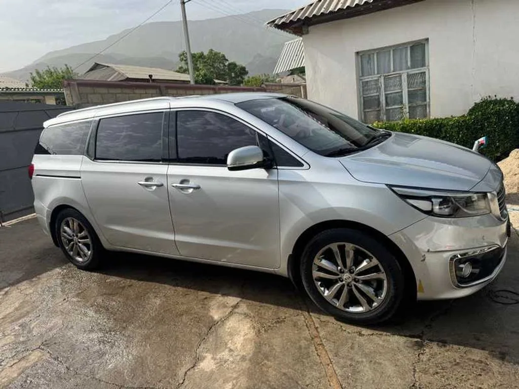 Kia Carnival