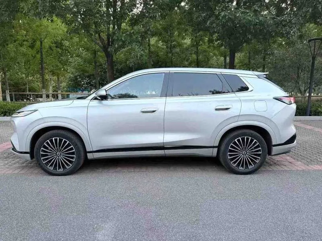Dongfeng L8