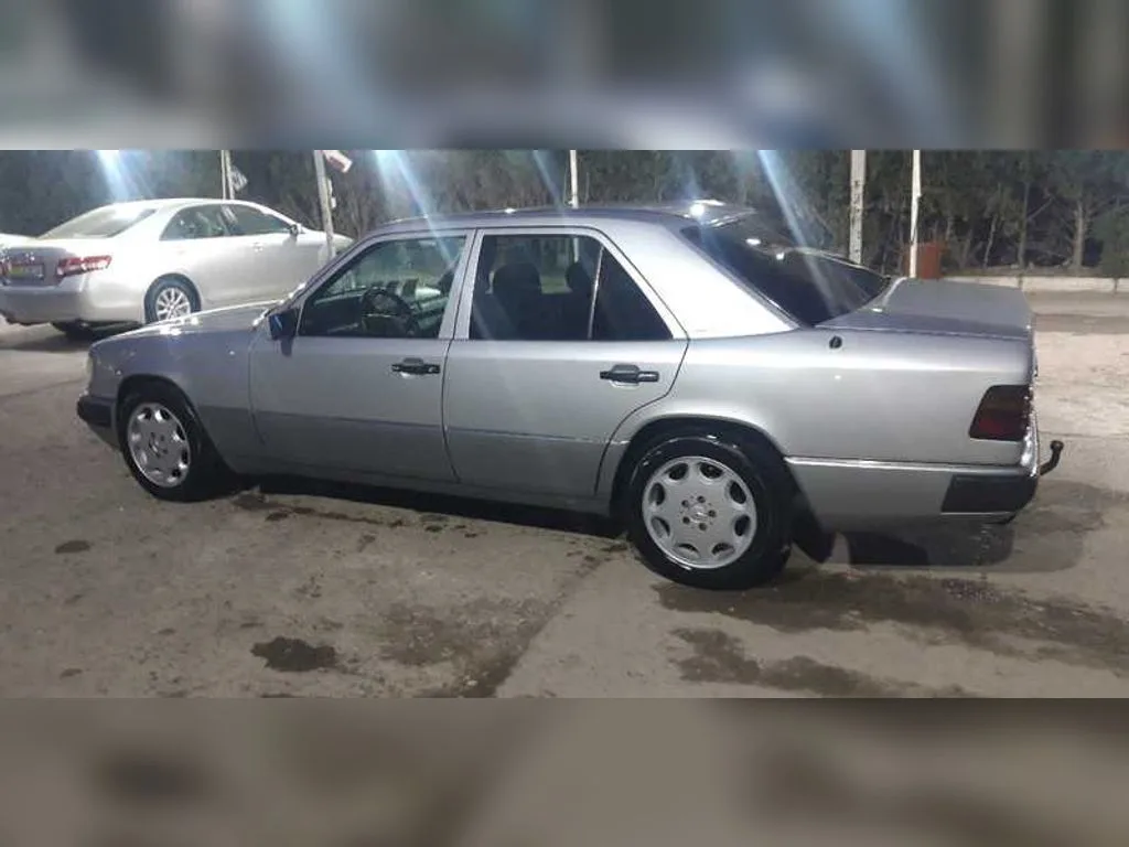 Mercedes-Benz W124