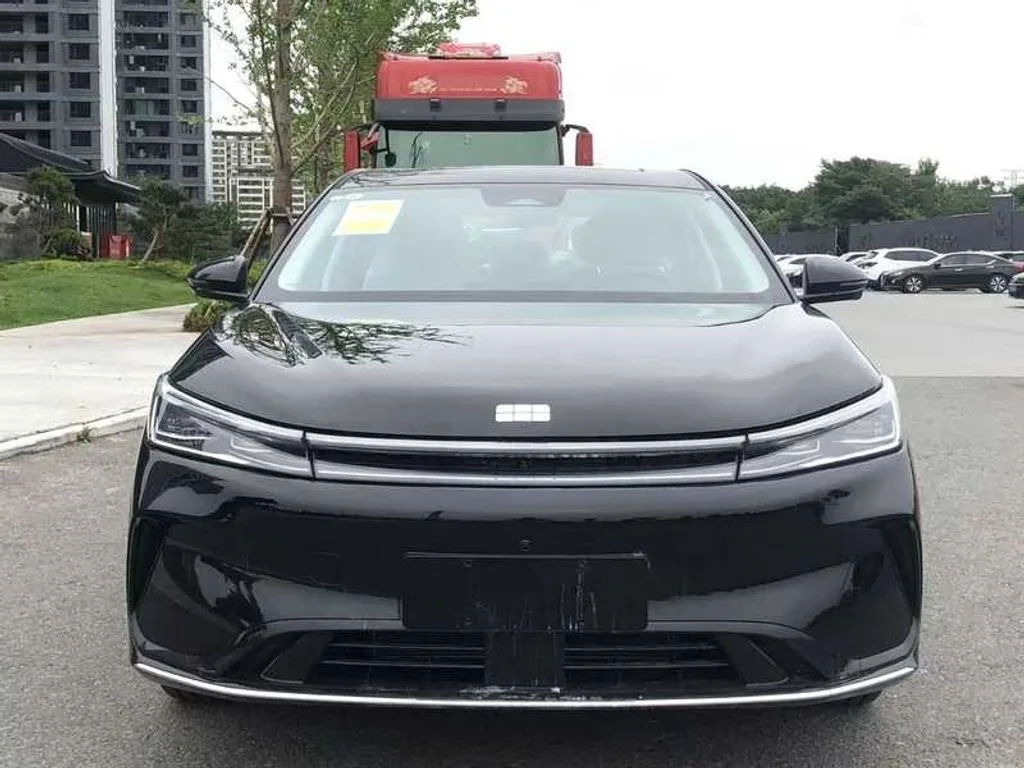 Geely Galaxy E8