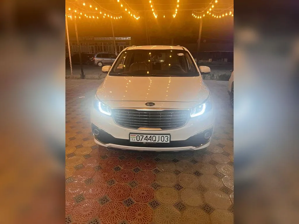 Kia Carnival