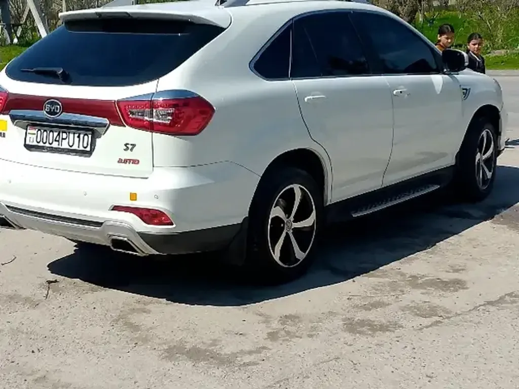 BYD S7