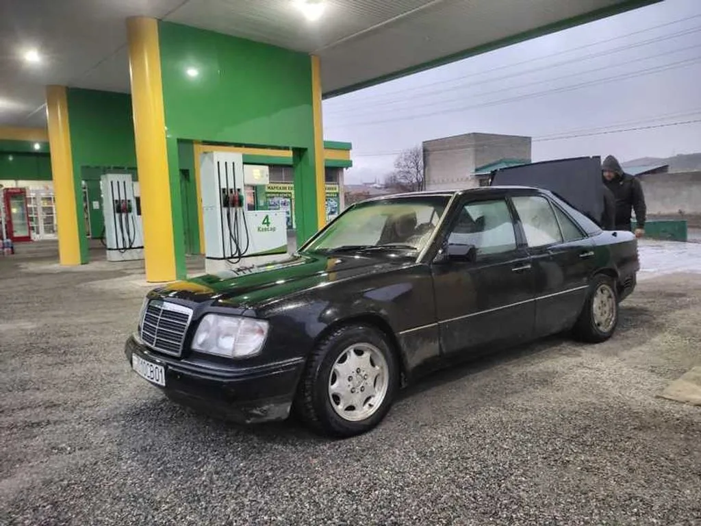 Mercedes-Benz W124