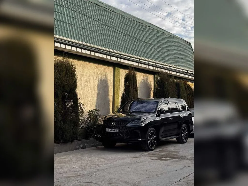 Lexus LX