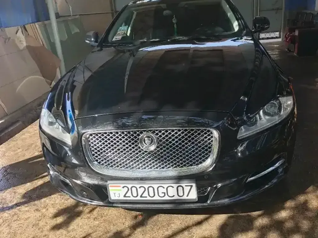 Jaguar XJ