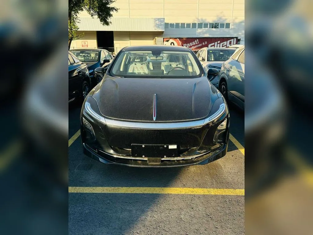 Hongqi E Qm5