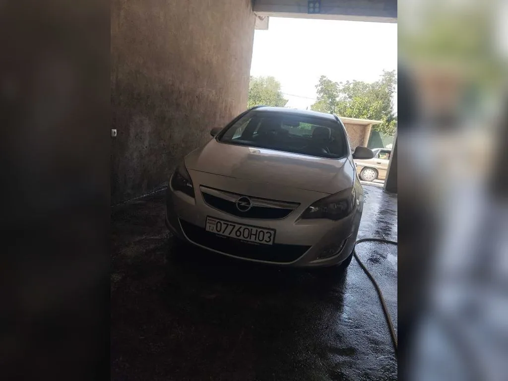 Opel Astra J