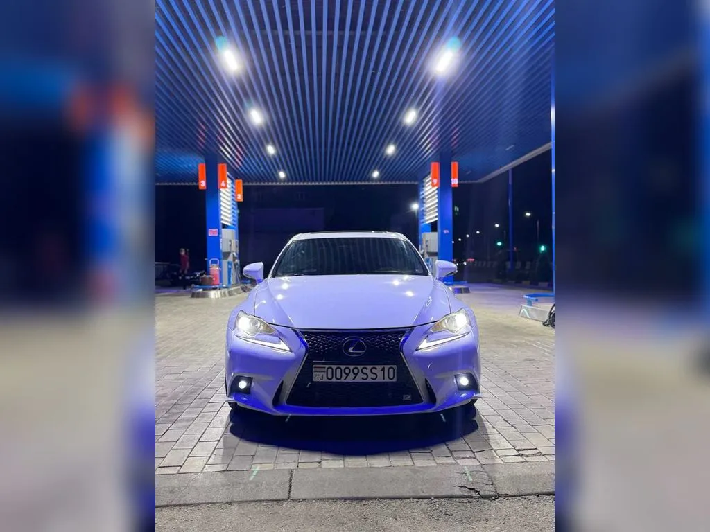Lexus IS