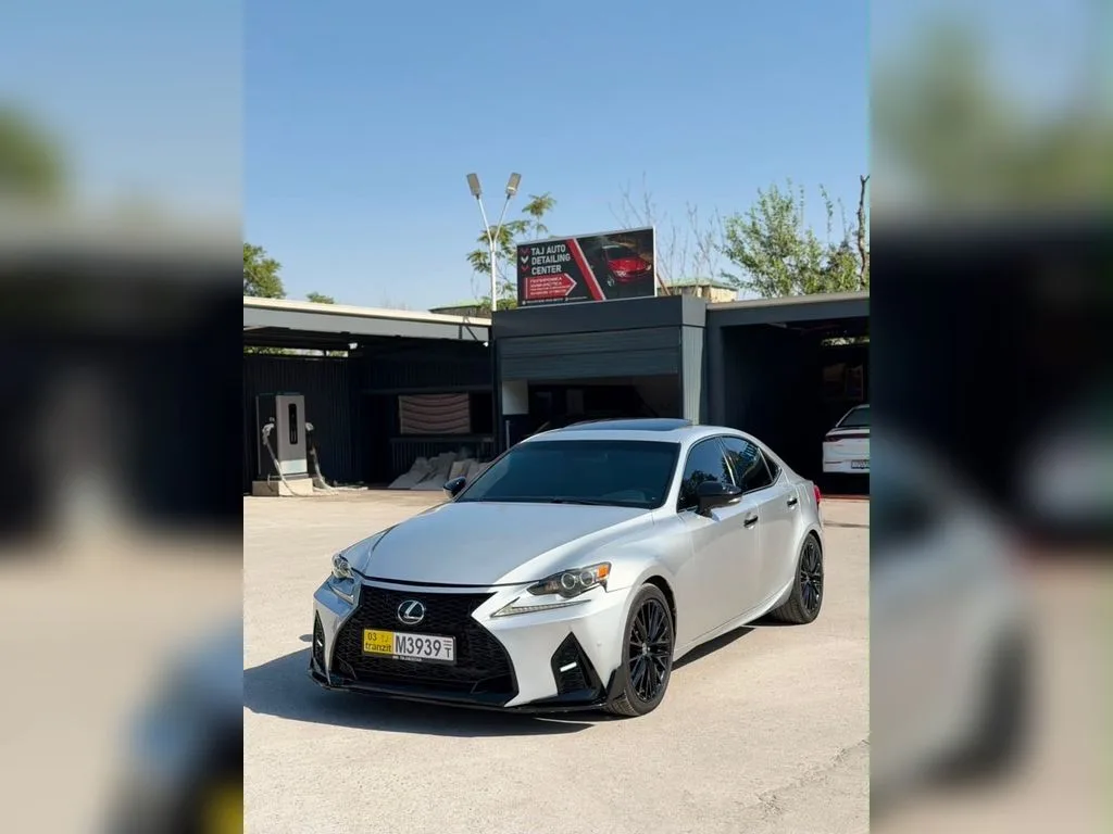 Lexus IS