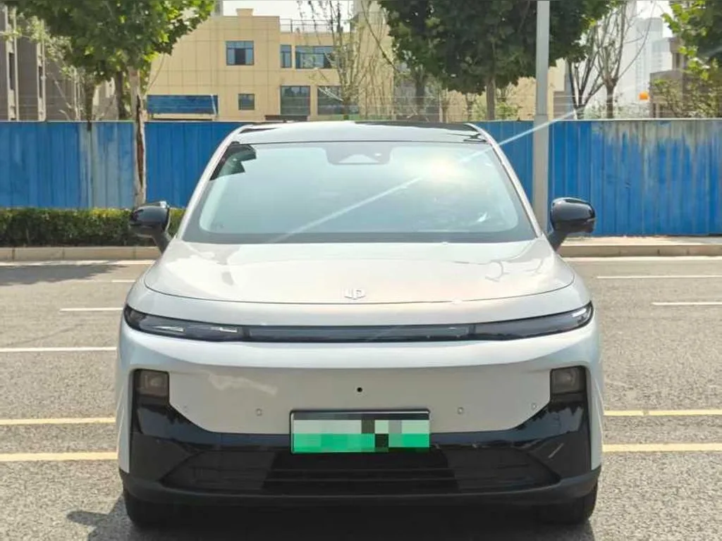 Leapmotor B10