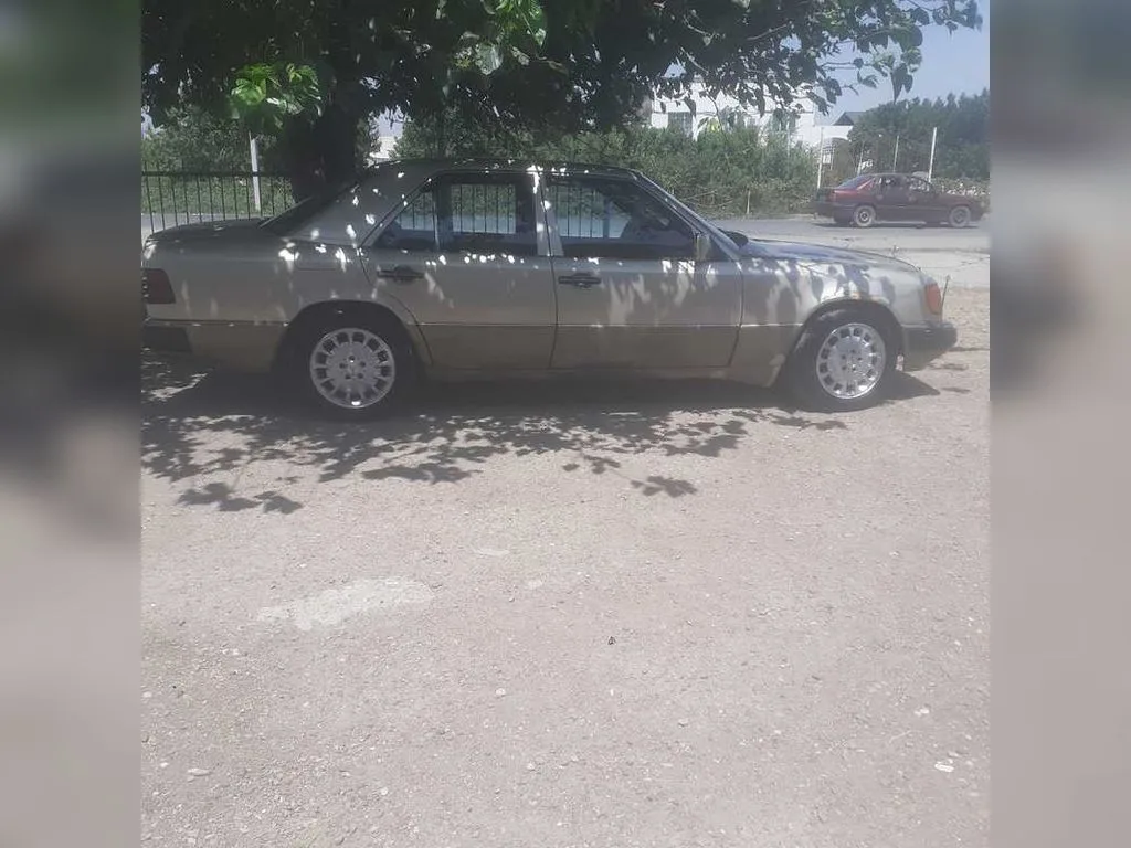 Mercedes-Benz W124