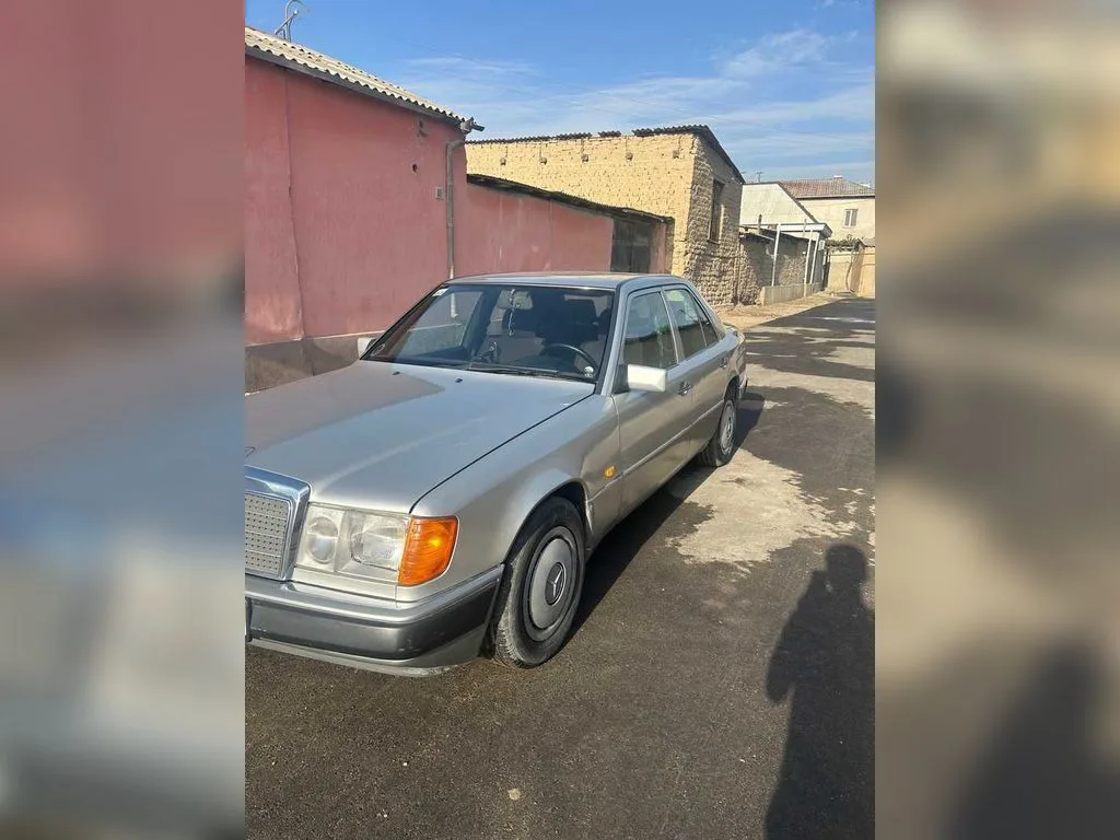 Mercedes-Benz W124