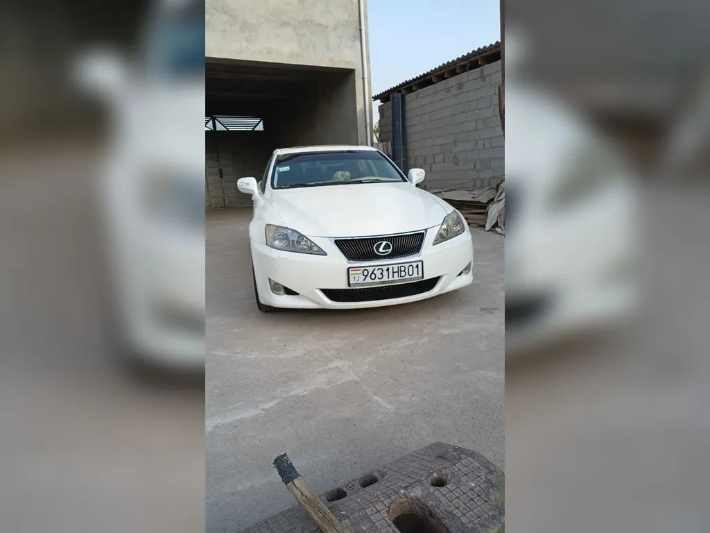 Lexus IS