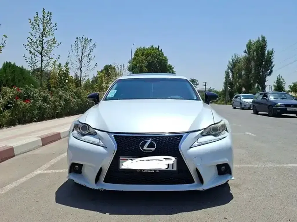Lexus IS