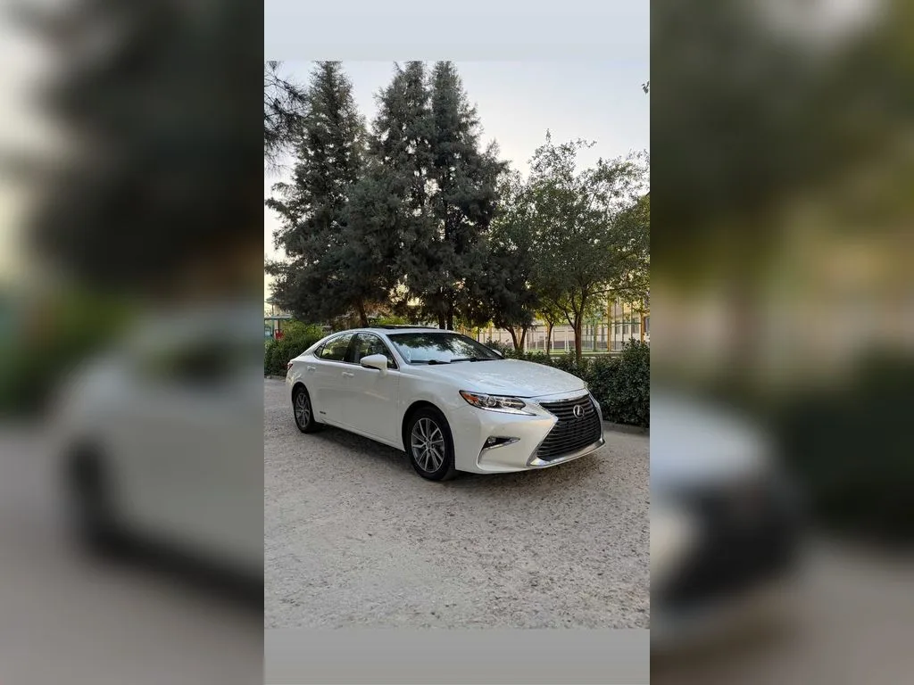 Lexus ES