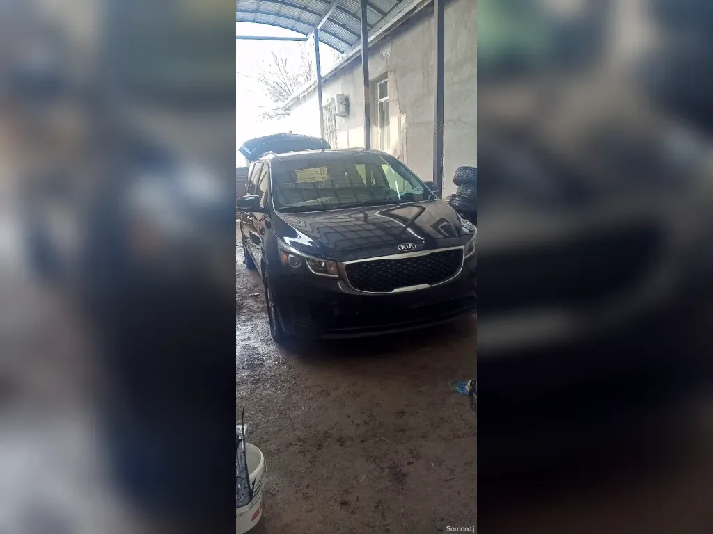 Kia Carnival