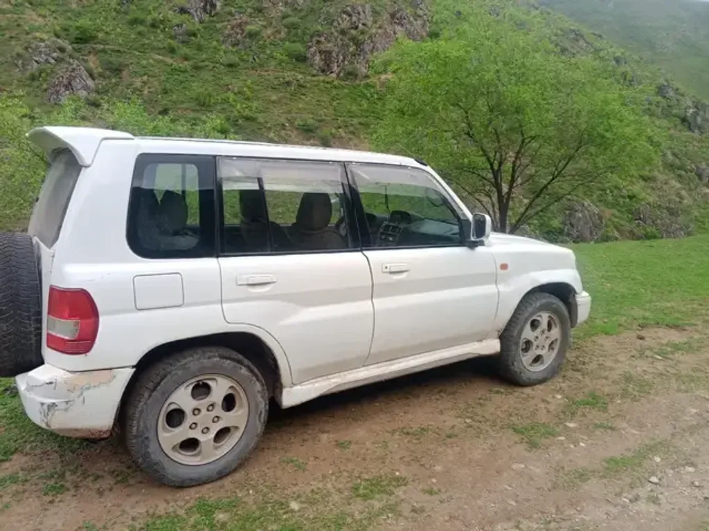 Mitsubishi Pajero IO