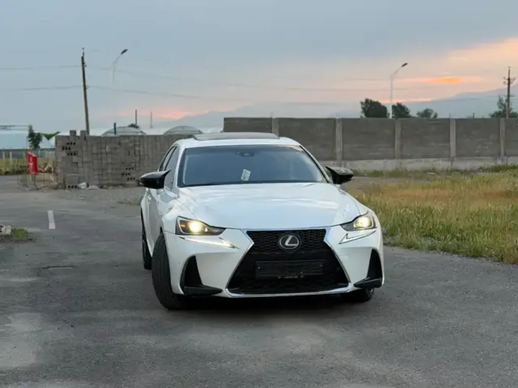 Lexus IS
