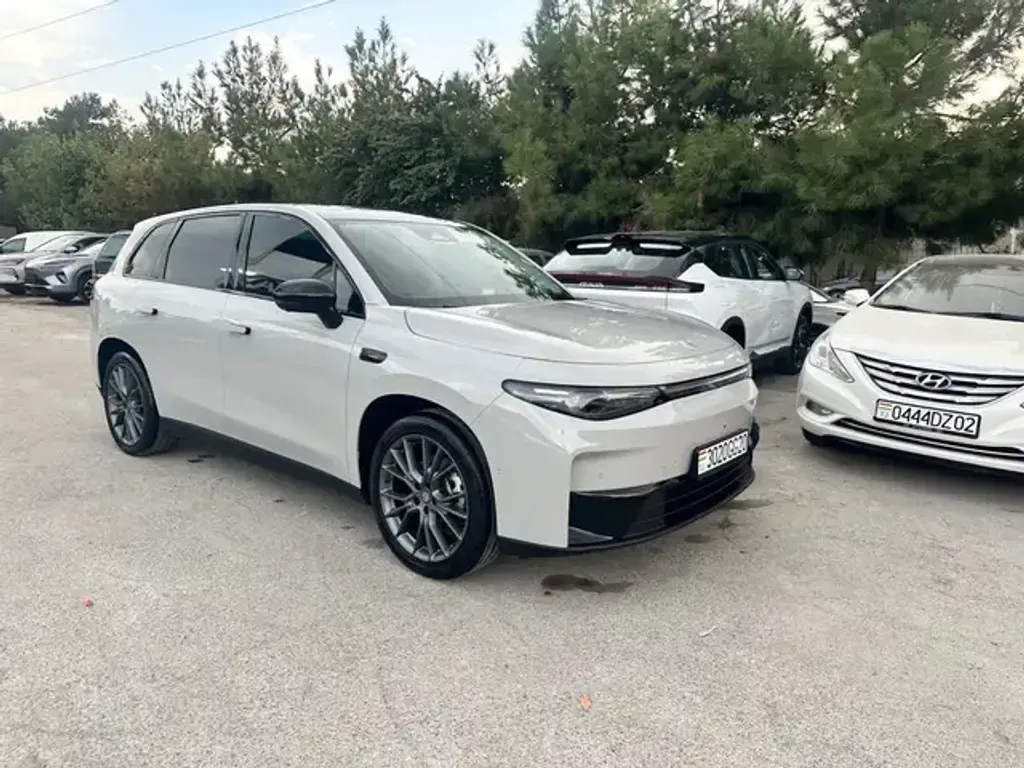 Leapmotor C10