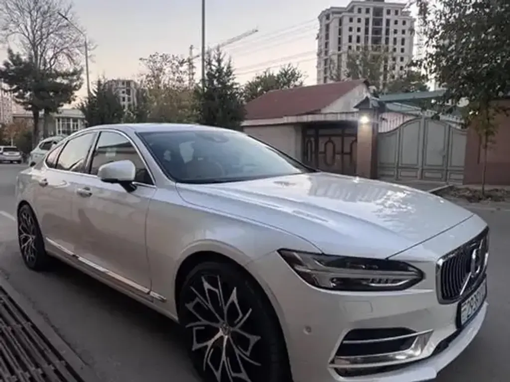 Volvo S90