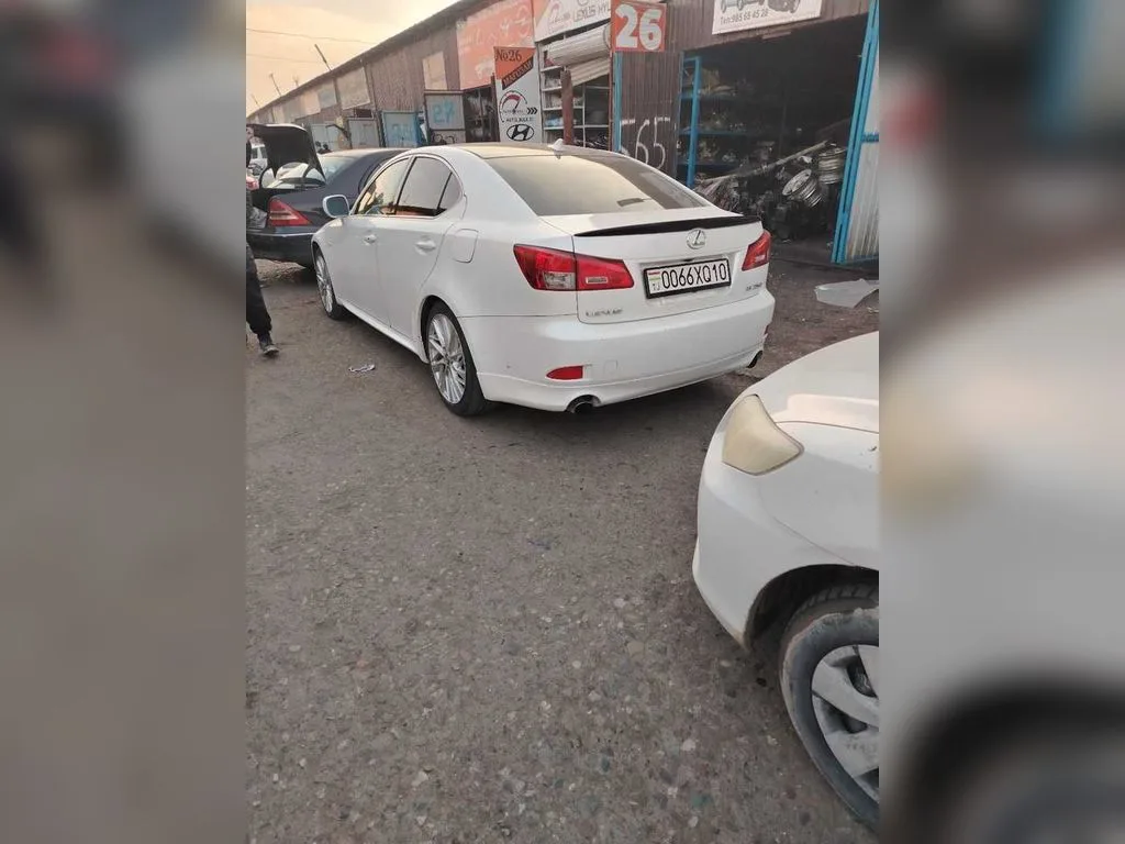 Lexus IS