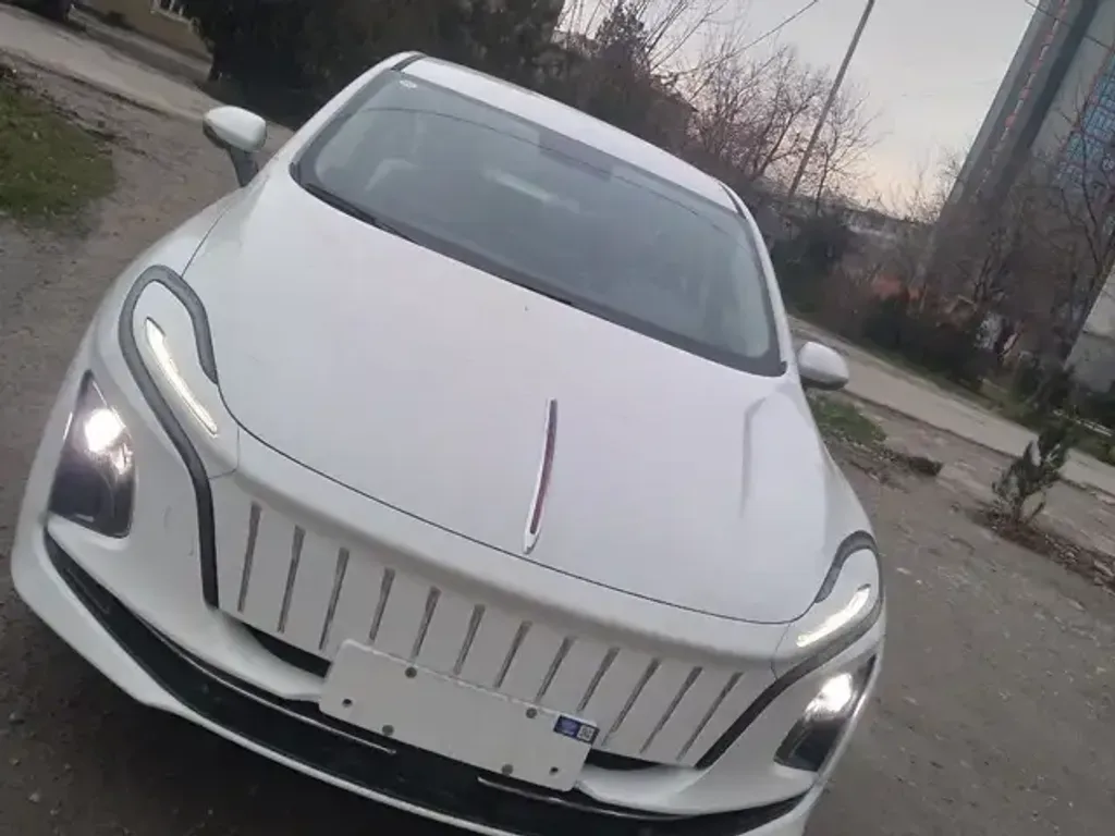 Hongqi E Qm5
