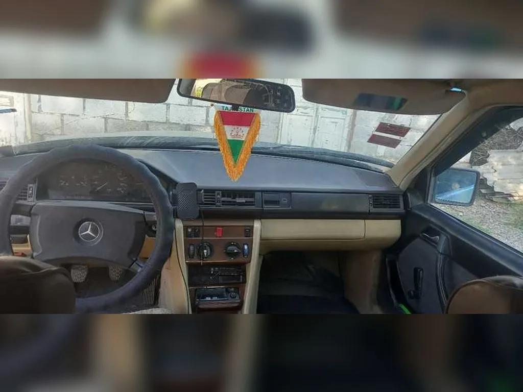 Mercedes-Benz W124