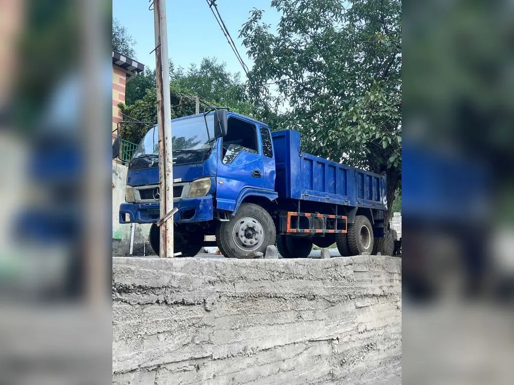 Бортовой грузовик JBC