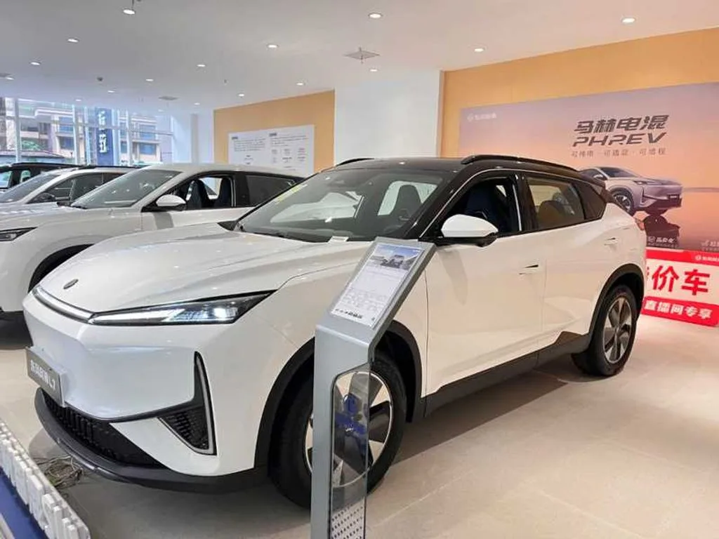 Dongfeng L7