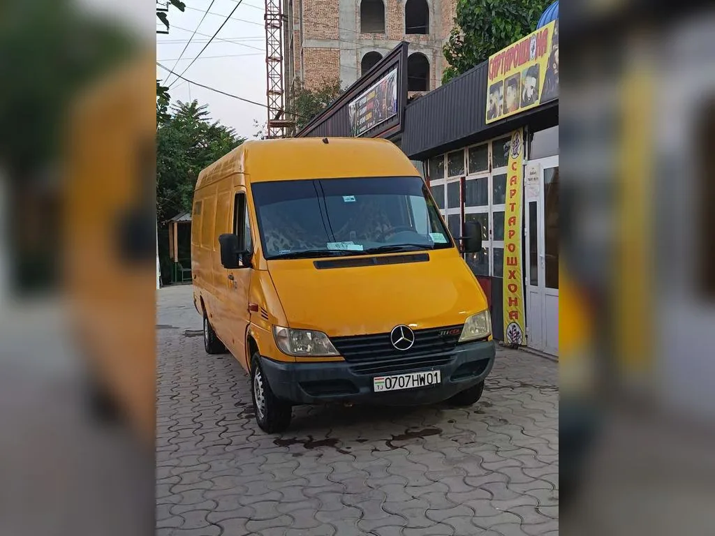 Фургон Mercedes Benz sprinter