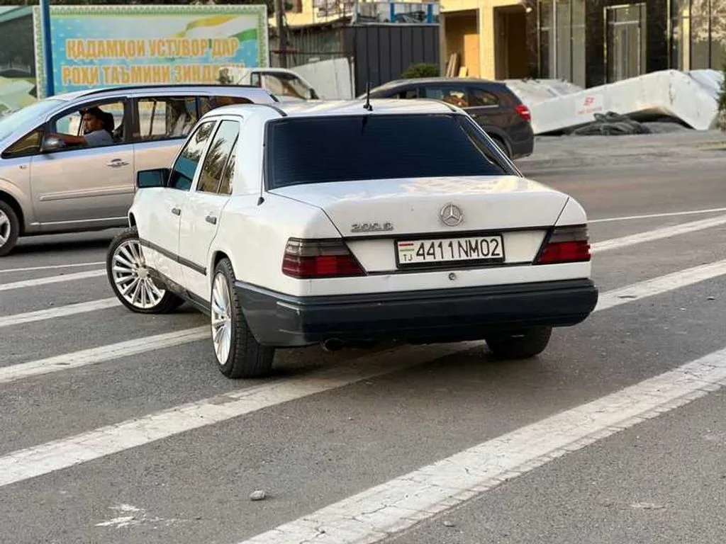 Mercedes-Benz W124