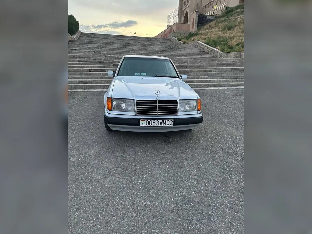 Mercedes-Benz W124