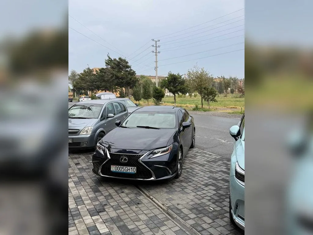 Lexus ES series