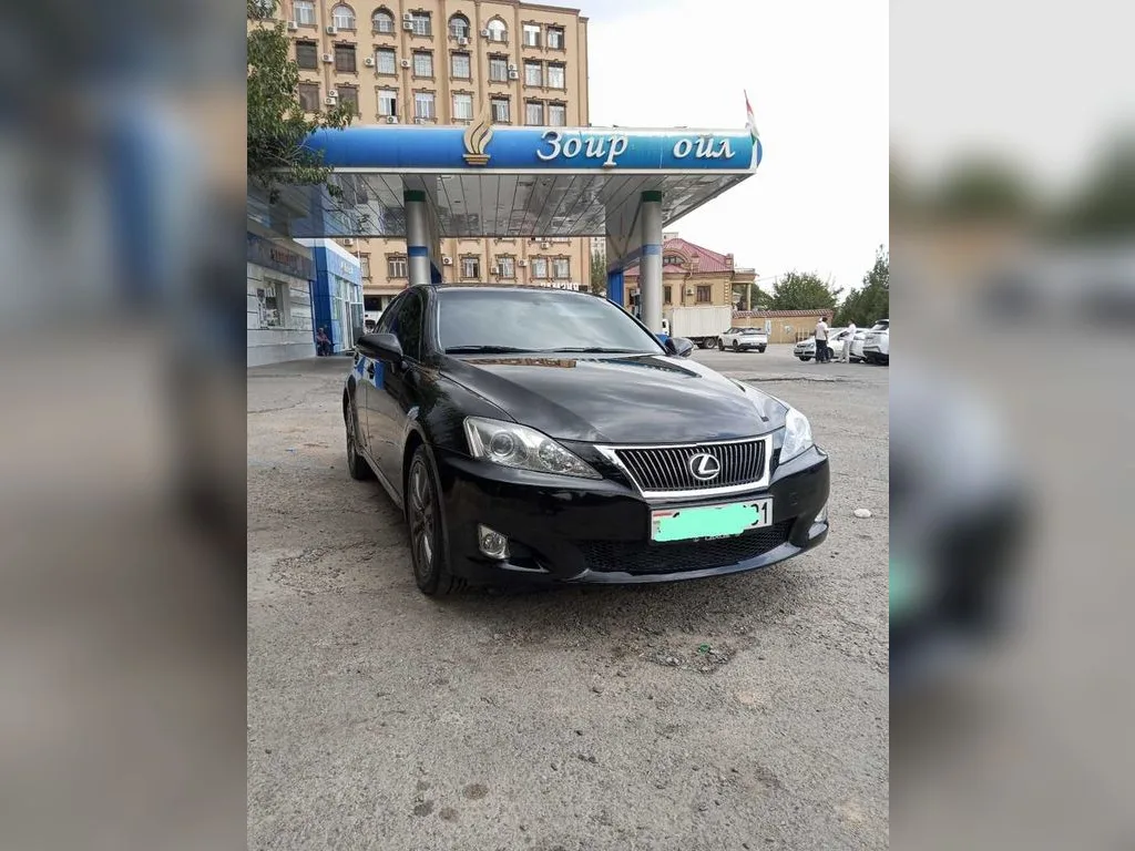 Lexus IS