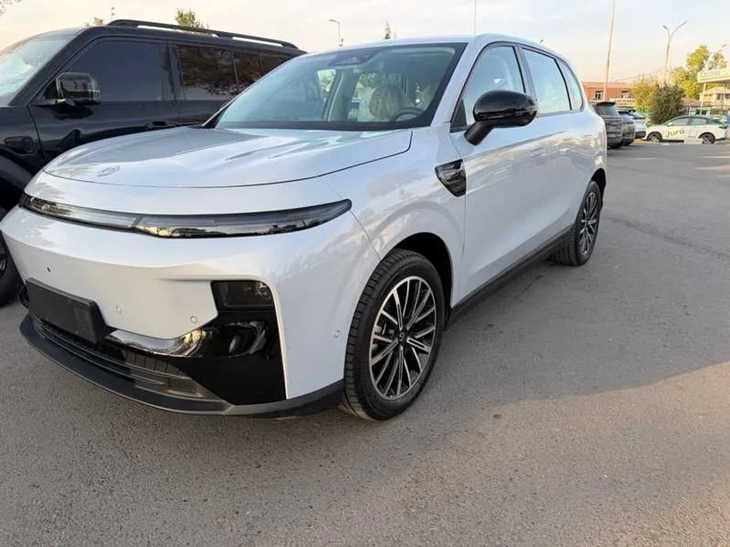 Leapmotor B10