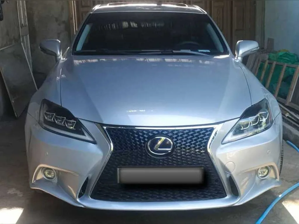 Lexus IS